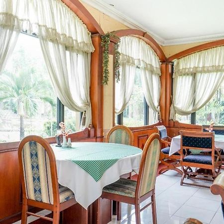 Готель Istana Permata Juanda Sawotratap Екстер'єр фото