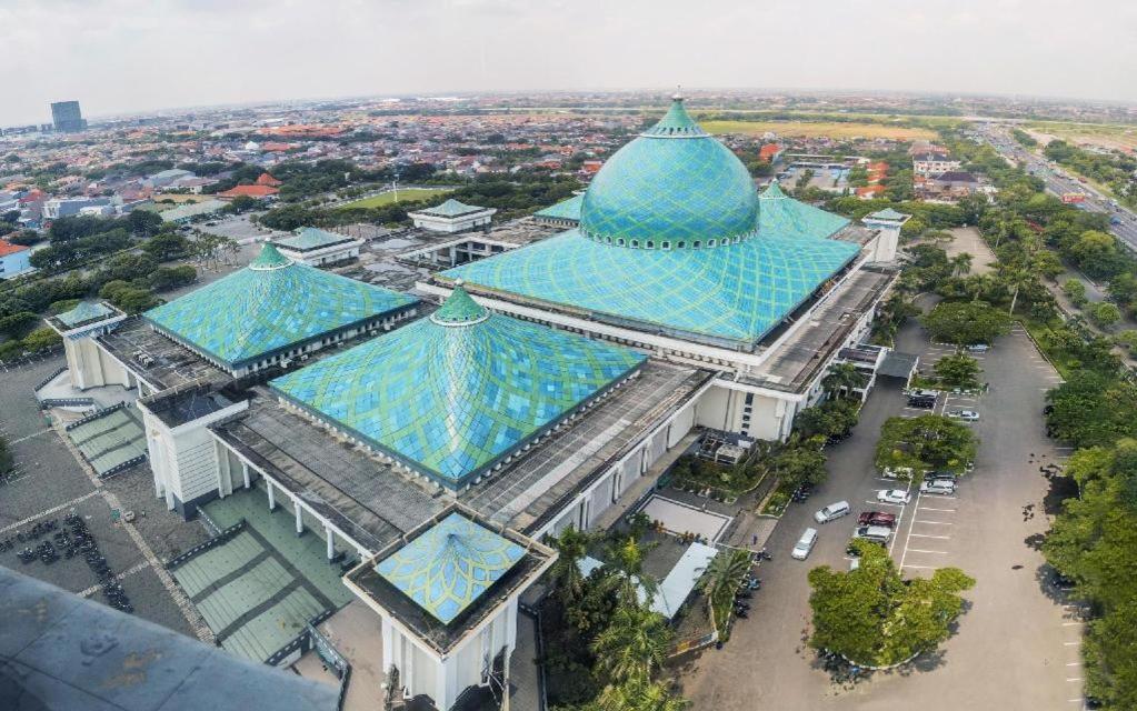 Готель Istana Permata Juanda Sawotratap Екстер'єр фото