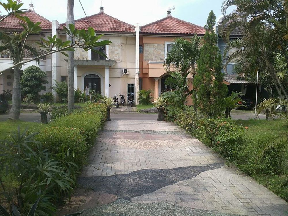 Готель Istana Permata Juanda Sawotratap Екстер'єр фото