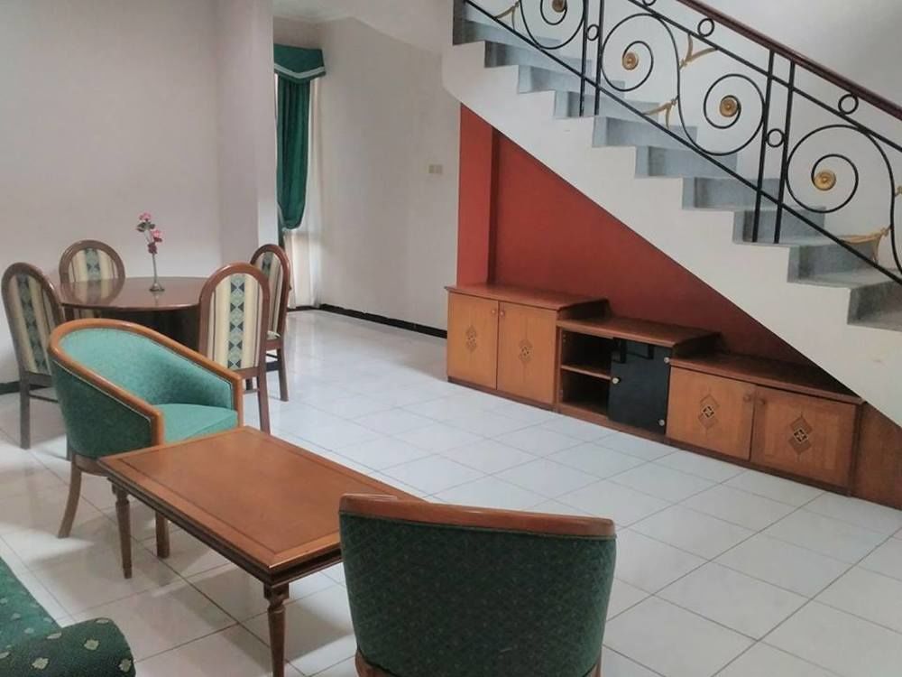 Готель Istana Permata Juanda Sawotratap Екстер'єр фото